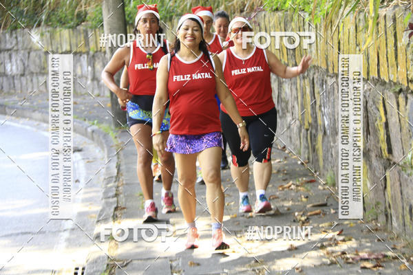 Compre as suas fotos do eventoSubida do Papai Noel - treino da Equipe P� carioca no Fotop