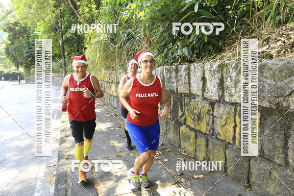 Compre as suas fotos do eventoSubida do Papai Noel - treino da Equipe P� carioca no Fotop