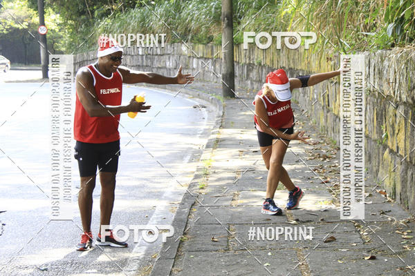 Compre as suas fotos do eventoSubida do Papai Noel - treino da Equipe P� carioca no Fotop