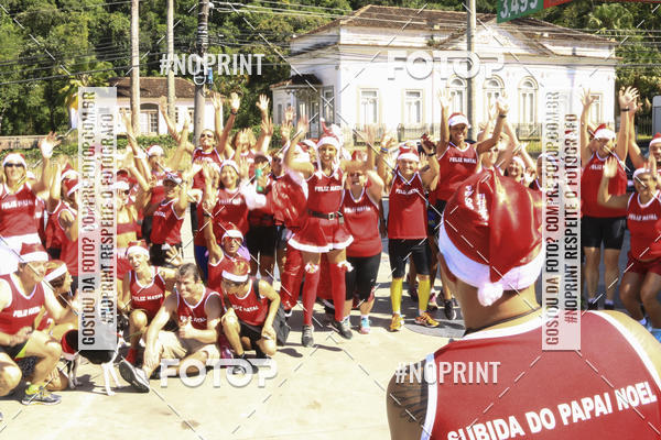 Compre suas fotos do eventoSubida do Papai Noel - treino da Equipe P� carioca no Fotop