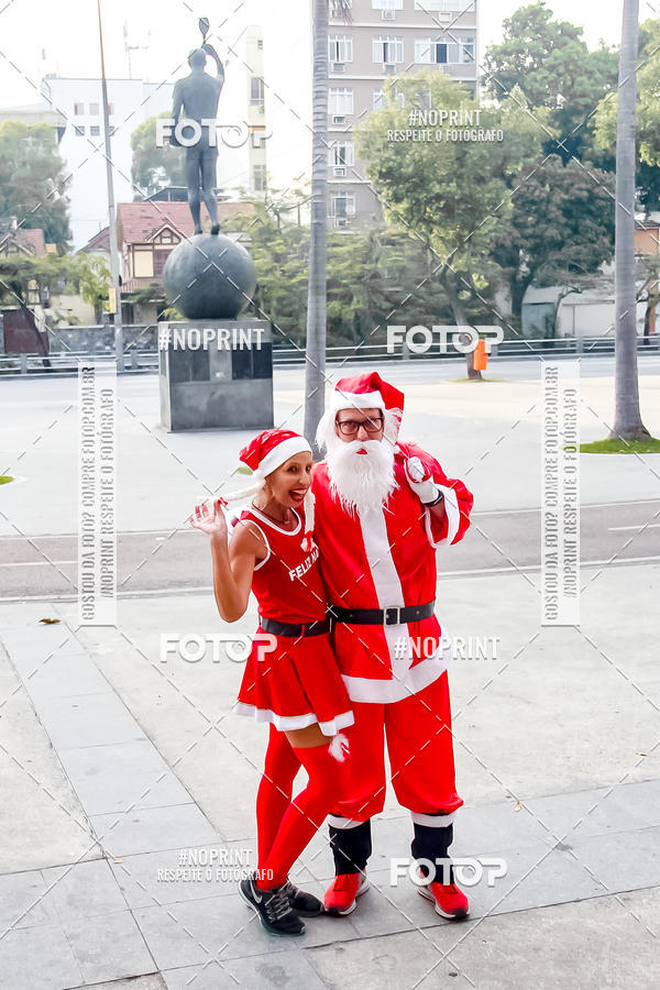 Compre as suas fotos do eventoSubida do Papai Noel - treino da Equipe P� carioca no Fotop