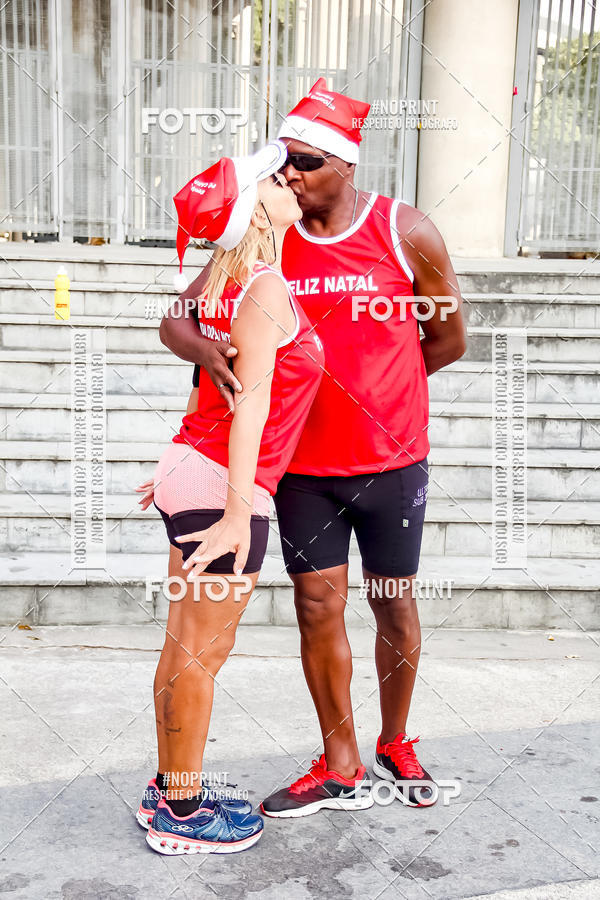 Compre as suas fotos do eventoSubida do Papai Noel - treino da Equipe P� carioca no Fotop