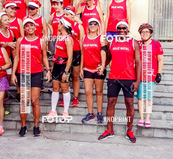 Compre suas fotos do eventoSubida do Papai Noel - treino da Equipe P� carioca no Fotop
