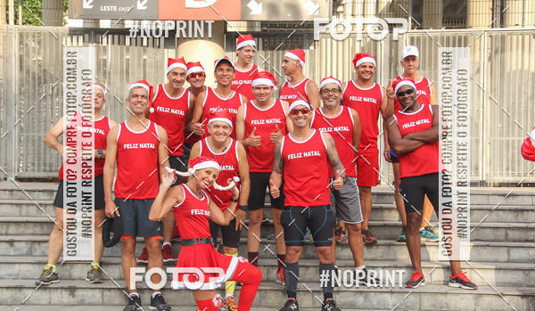 Compre suas fotos do eventoSubida do Papai Noel - treino da Equipe P� carioca no Fotop
