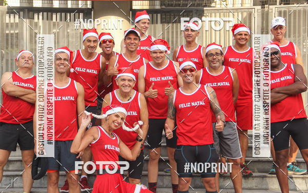 Compre suas fotos do eventoSubida do Papai Noel - treino da Equipe P� carioca no Fotop