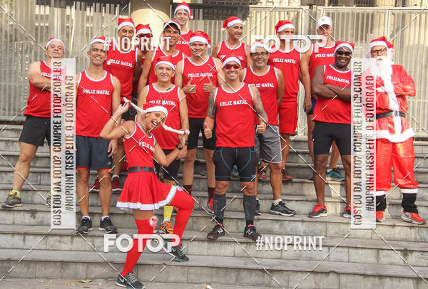 Compre suas fotos do eventoSubida do Papai Noel - treino da Equipe P� carioca no Fotop