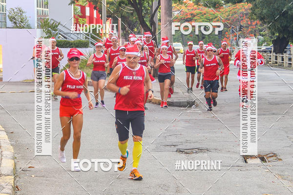 Achetez vos photos de l'�v�nementSubida do Papai Noel - treino da Equipe P� carioca sur Fotop