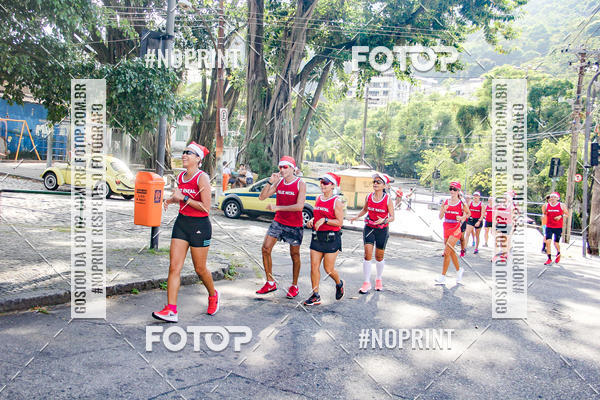 Achetez vos photos de l'�v�nementSubida do Papai Noel - treino da Equipe P� carioca sur Fotop