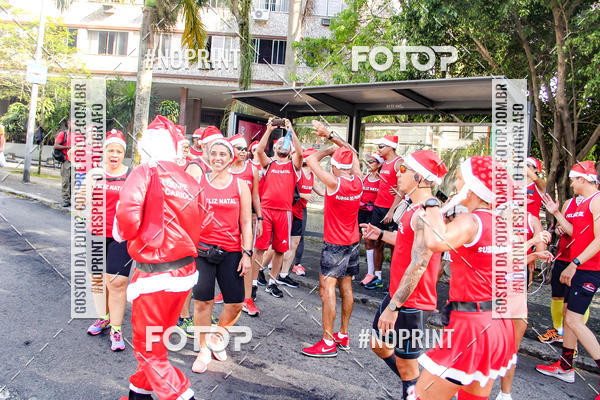 Achetez vos photos de l'�v�nementSubida do Papai Noel - treino da Equipe P� carioca sur Fotop