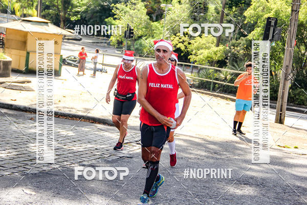 Achetez vos photos de l'�v�nementSubida do Papai Noel - treino da Equipe P� carioca sur Fotop