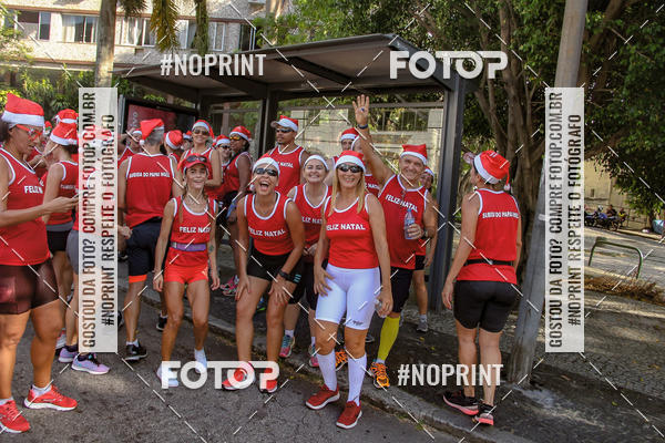 Achetez vos photos de l'�v�nementSubida do Papai Noel - treino da Equipe P� carioca sur Fotop