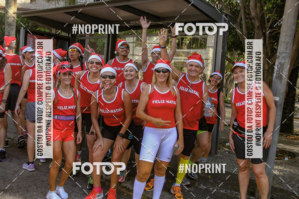 Achetez vos photos de l'�v�nementSubida do Papai Noel - treino da Equipe P� carioca sur Fotop
