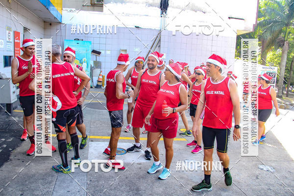 Achetez vos photos de l'�v�nementSubida do Papai Noel - treino da Equipe P� carioca sur Fotop