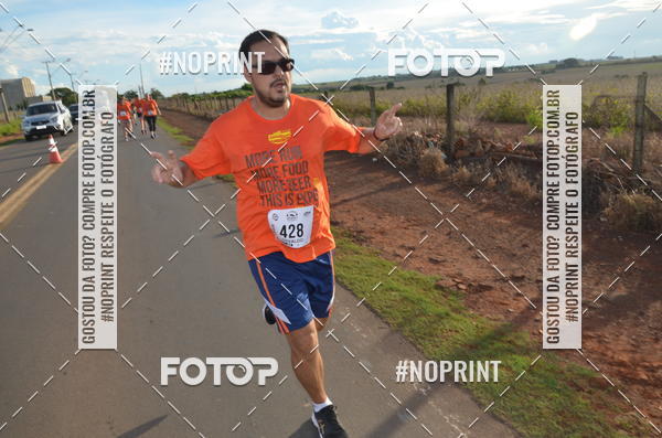 Buy your photos of the event1 Beer Run Expo guas on Fotop