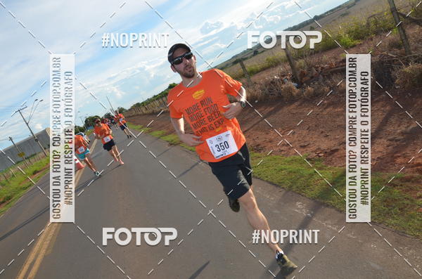Buy your photos of the event1 Beer Run Expo guas on Fotop