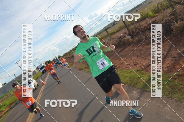 Buy your photos of the event1 Beer Run Expo guas on Fotop