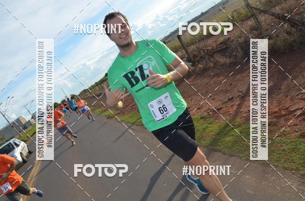 Buy your photos of the event1 Beer Run Expo guas on Fotop