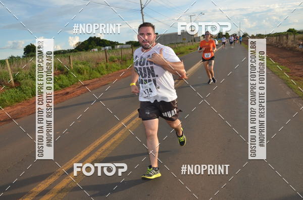 Buy your photos of the event1 Beer Run Expo guas on Fotop
