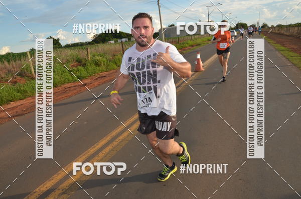 Buy your photos of the event1 Beer Run Expo guas on Fotop