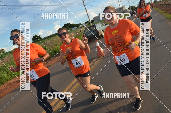 Buy your photos of the event1 Beer Run Expo guas on Fotop