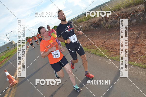 Buy your photos of the event1 Beer Run Expo guas on Fotop