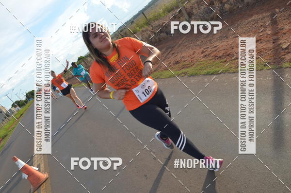 Buy your photos of the event1 Beer Run Expo guas on Fotop