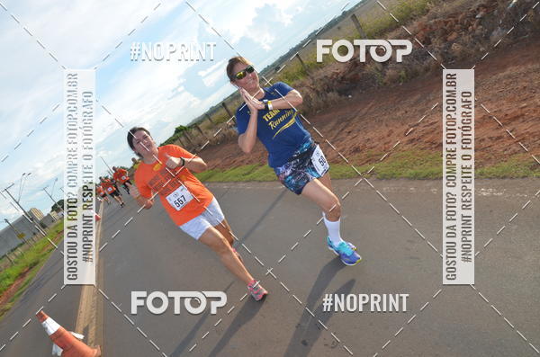 Buy your photos of the event1 Beer Run Expo guas on Fotop