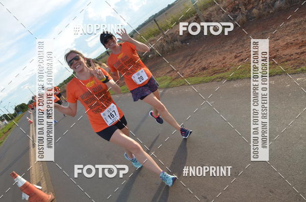 Buy your photos of the event1 Beer Run Expo guas on Fotop