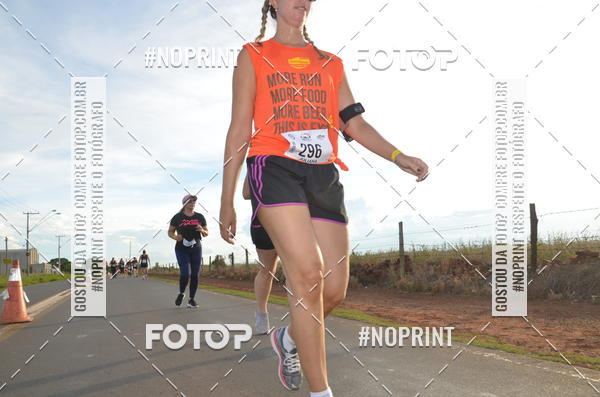 Buy your photos of the event1 Beer Run Expo guas on Fotop