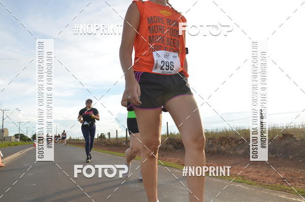 Buy your photos of the event1 Beer Run Expo guas on Fotop