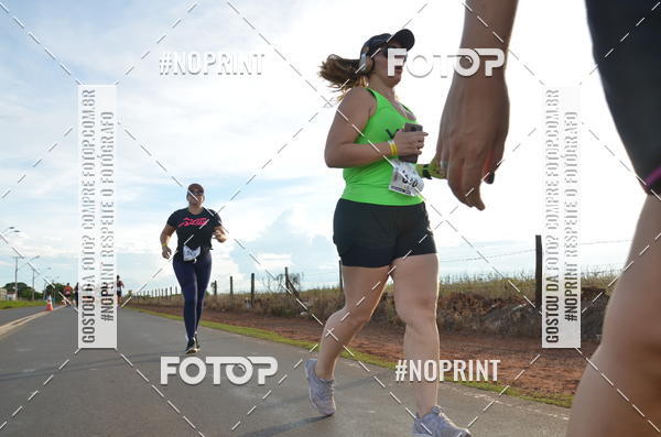 Buy your photos of the event1 Beer Run Expo guas on Fotop