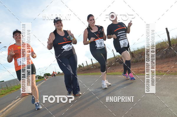 Buy your photos of the event1 Beer Run Expo guas on Fotop