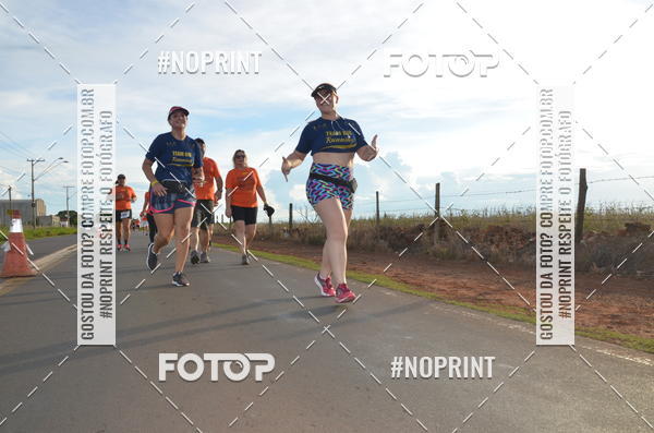 Buy your photos of the event1 Beer Run Expo guas on Fotop