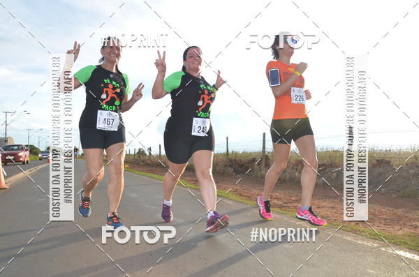 Buy your photos of the event1 Beer Run Expo guas on Fotop