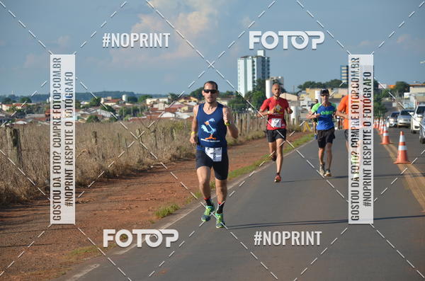 Buy your photos of the event1 Beer Run Expo guas on Fotop