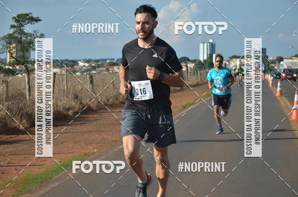 Buy your photos of the event1 Beer Run Expo guas on Fotop