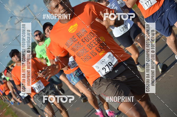Buy your photos of the event1 Beer Run Expo guas on Fotop