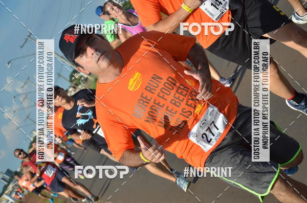 Buy your photos of the event1 Beer Run Expo guas on Fotop