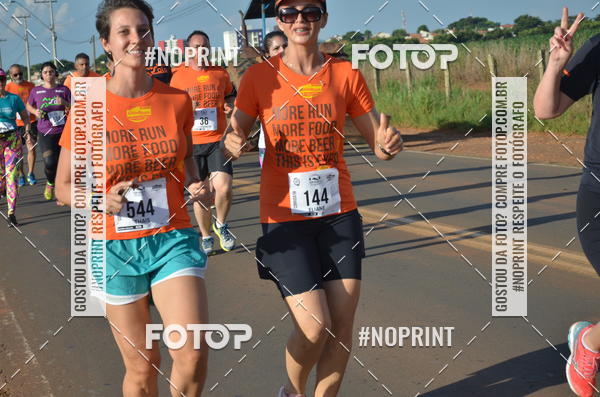 Buy your photos of the event1 Beer Run Expo guas on Fotop