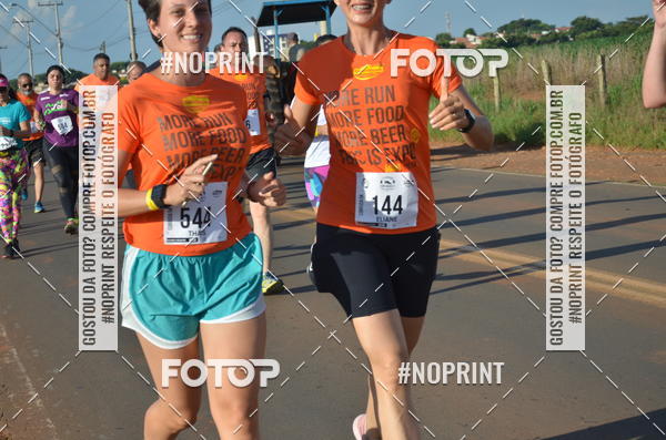 Buy your photos of the event1 Beer Run Expo guas on Fotop