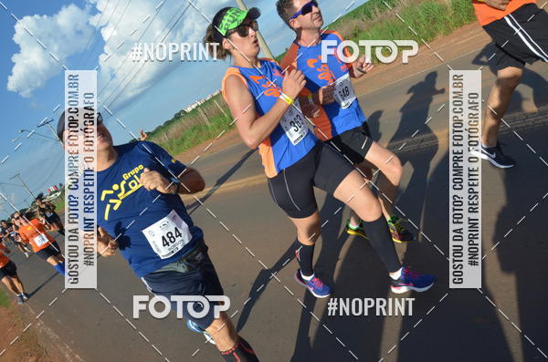 Buy your photos of the event1 Beer Run Expo guas on Fotop