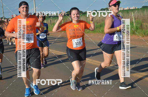 Buy your photos of the event1 Beer Run Expo guas on Fotop
