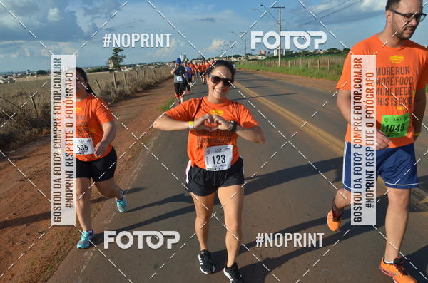 Buy your photos of the event1 Beer Run Expo guas on Fotop