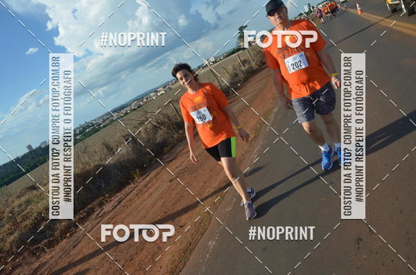 Buy your photos of the event1 Beer Run Expo guas on Fotop