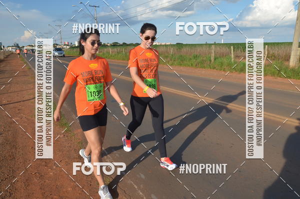 Buy your photos of the event1 Beer Run Expo guas on Fotop