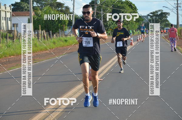 Buy your photos of the event1 Beer Run Expo guas on Fotop