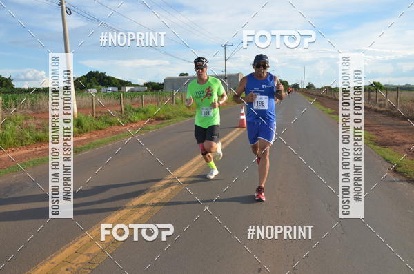 Buy your photos of the event1 Beer Run Expo guas on Fotop