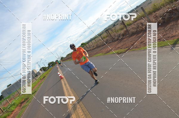 Buy your photos of the event1 Beer Run Expo guas on Fotop