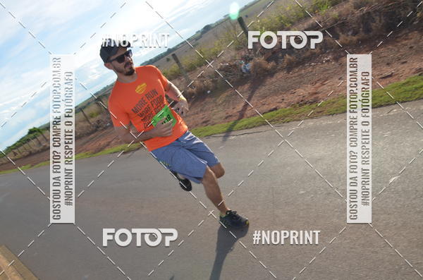 Buy your photos of the event1 Beer Run Expo guas on Fotop