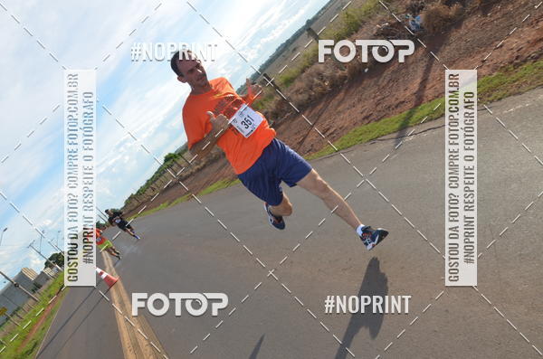 Buy your photos of the event1 Beer Run Expo guas on Fotop